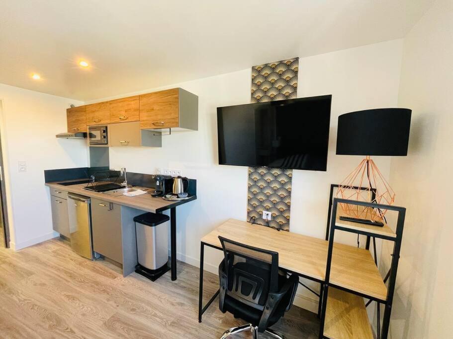 Studio 4 Cosy Et Tout Equipe A La Gare De โลริอ็อง ภายนอก รูปภาพ